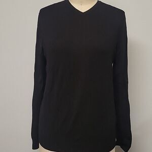 Zara Man basic black v-neck sweater. Size L